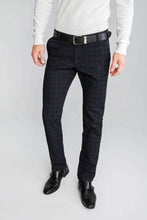 Załaduj obraz do przeglądarki galerii, SPODNIE MĘSKIE CHINOS GRAFITOWE W NIEBIESKĄ KRATKĘ VANKELJEANS® 060