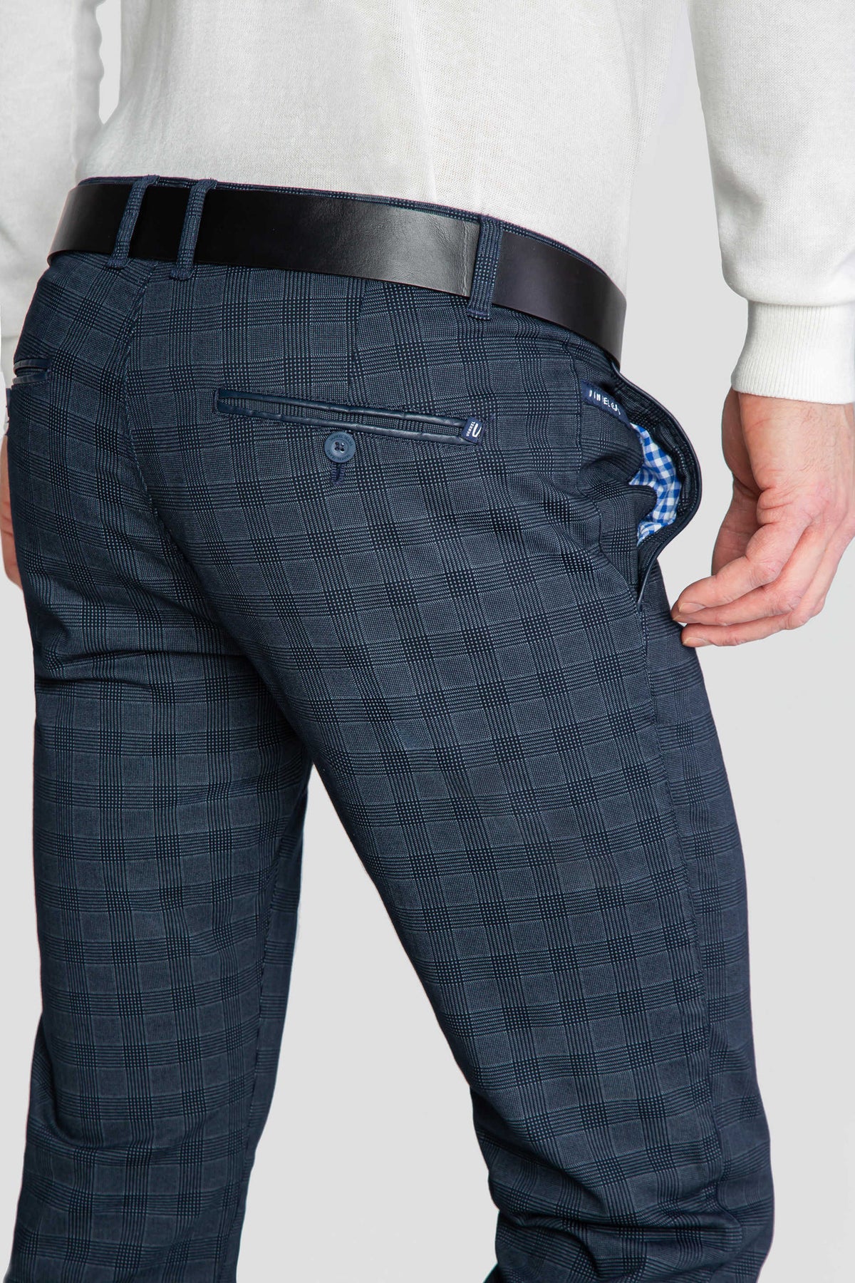 SPODNIE MĘSKIE CHINOS GRANATOWE W SZARA KRATKĘ VANKELJEANS® 058