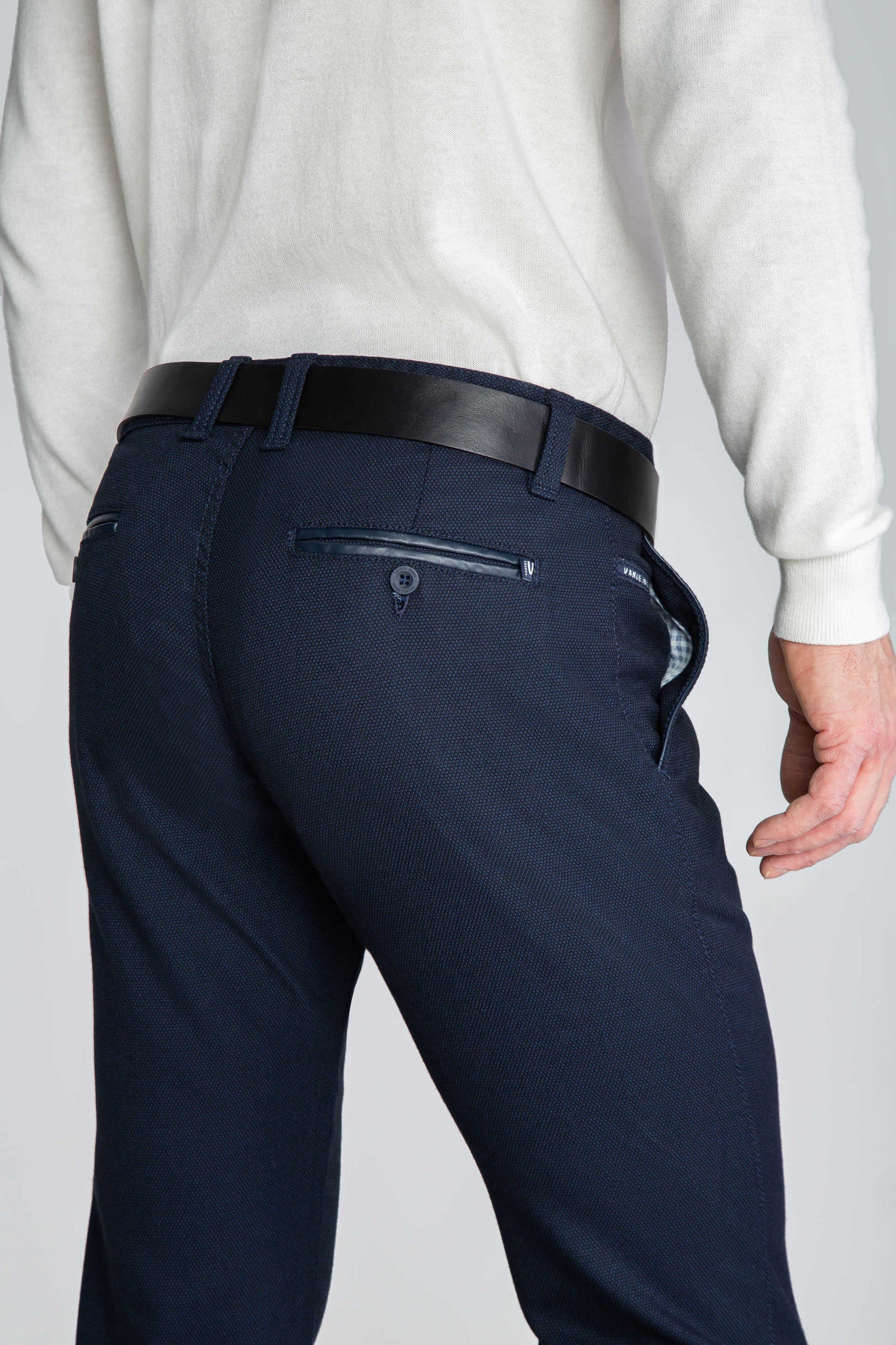 SPODNIE MĘSKIE CHINOS GRANATOWE ZE SKÓRZANYMI WSTAWKAMI VANKELJEANS® 028