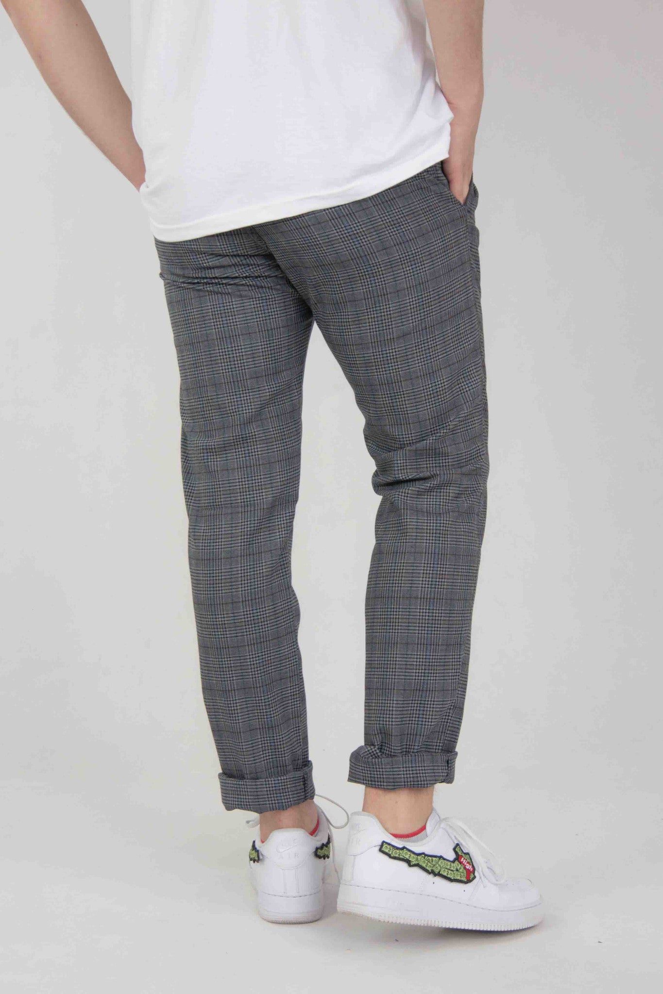 SPODNIE MĘSKIE CHINOS KRATKA CIEMNY SZARY VANKELJEANS® 088